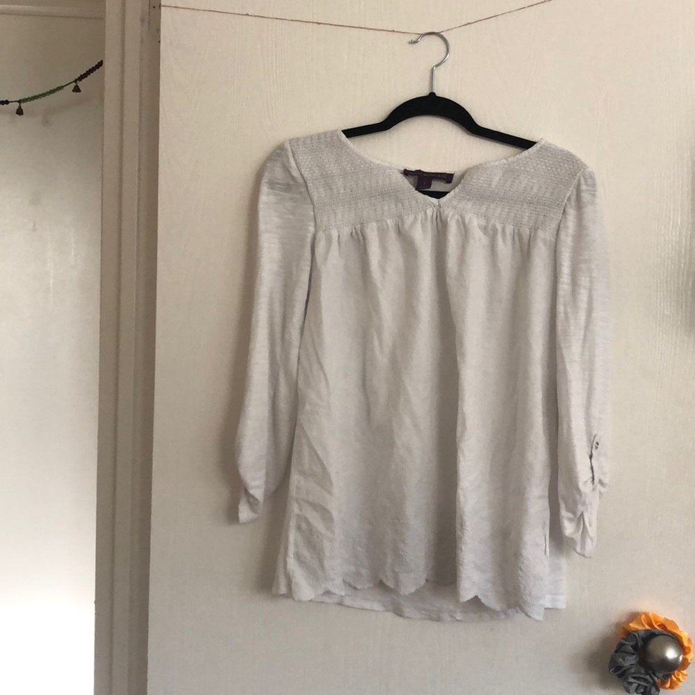 White cuffed sleeves blouse